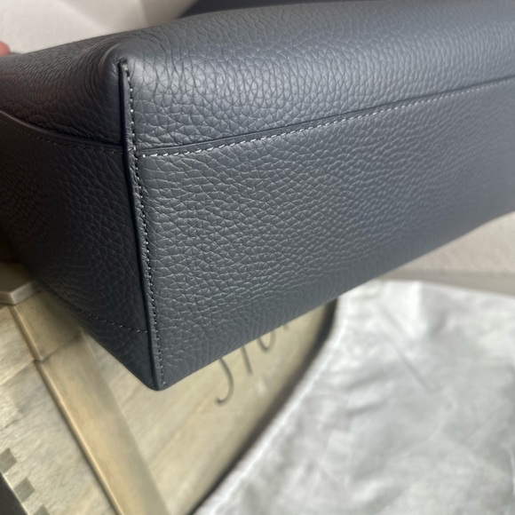 Cuyana Oversized Linea Leather Bag • Charcoal • MSRP $558 - Picture 6 of 9